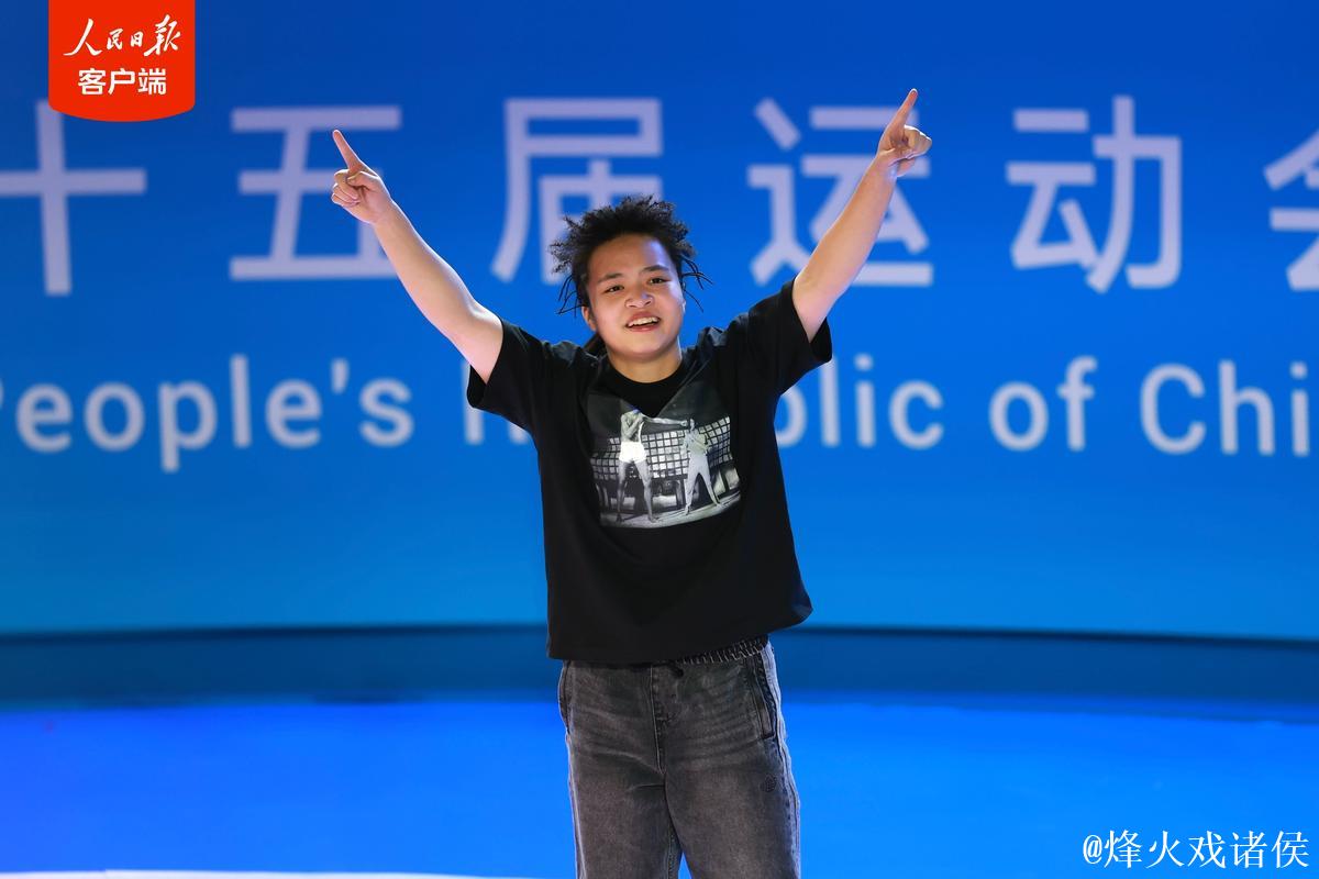 全运会霹雳舞女子组决赛 刘清漪力克对手蝉联冠军 全运会霹雳舞女子组决赛 刘清漪力克对手蝉联冠军